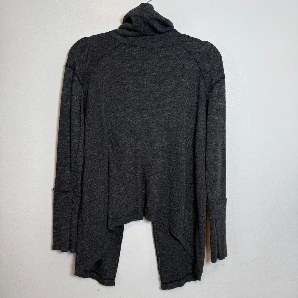 WE THE FREE Charcoal Gray Turtle Neck Long Sleeve Asymmetrical Hem Sweater Top S